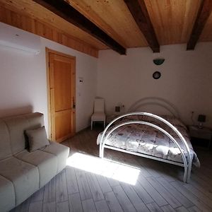Camera grande con letto king size
